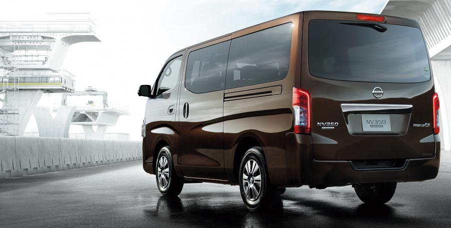  Nissan NV350 Caravan Premium GX 2017 года  (фото 2 из 10)